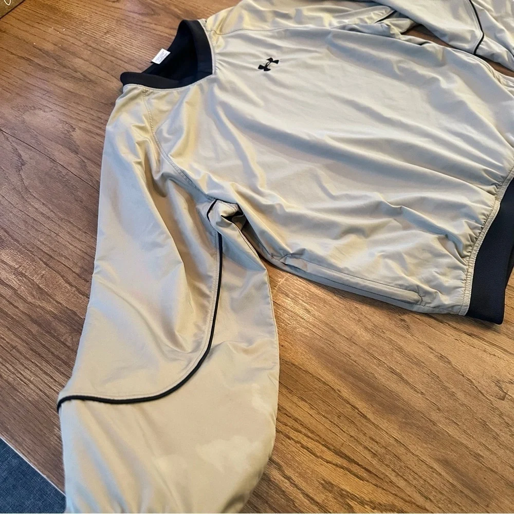 Under Armour Crewneck Windbreaker Pullover Top Size Small Nude/Tan